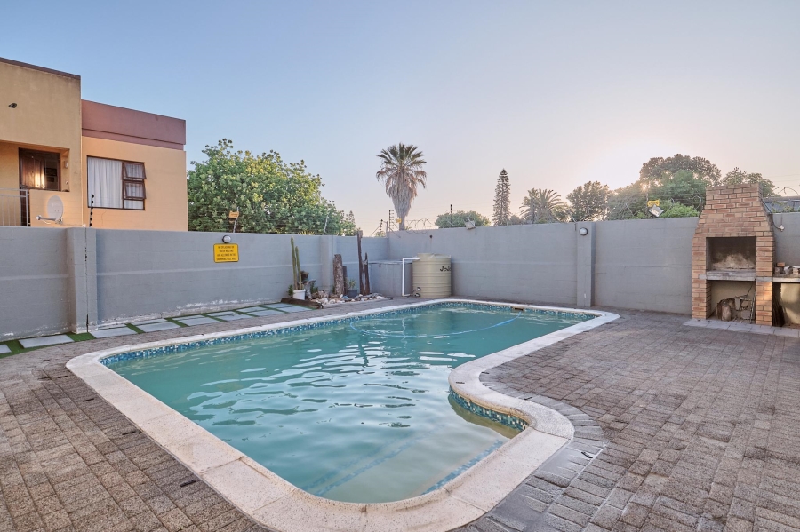 1 Bedroom Property for Sale in Ferndale Western Cape